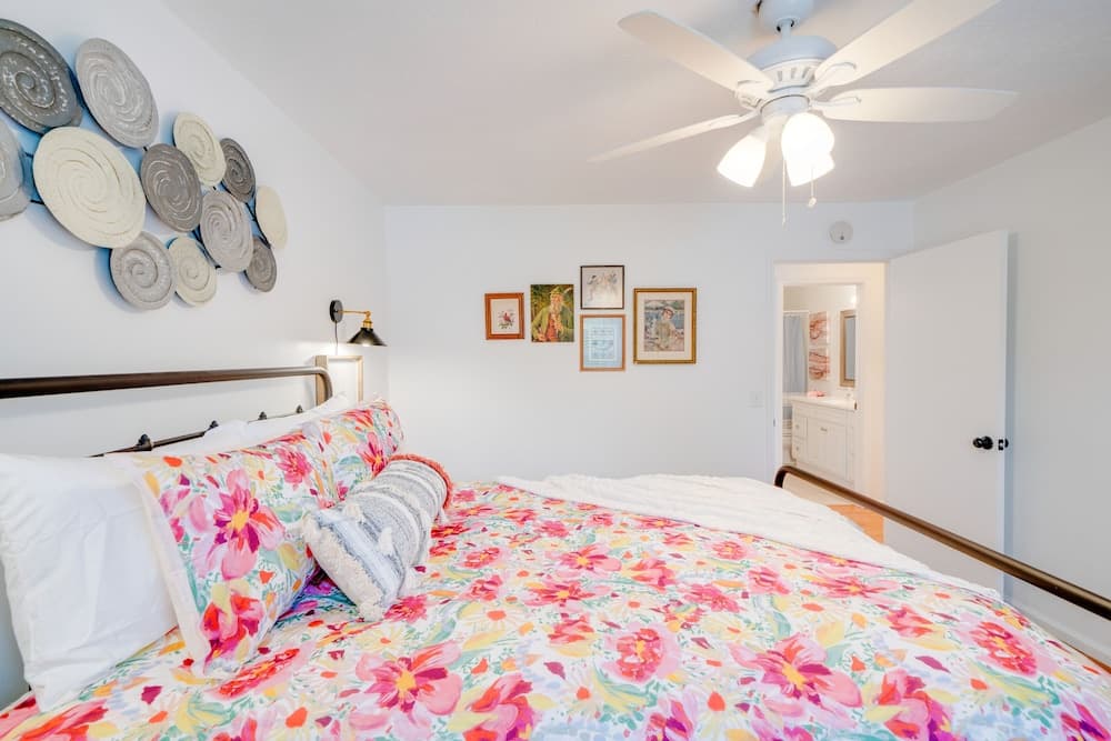 Boho Chic 2BD Walk to Shelby Park and Restaurants!