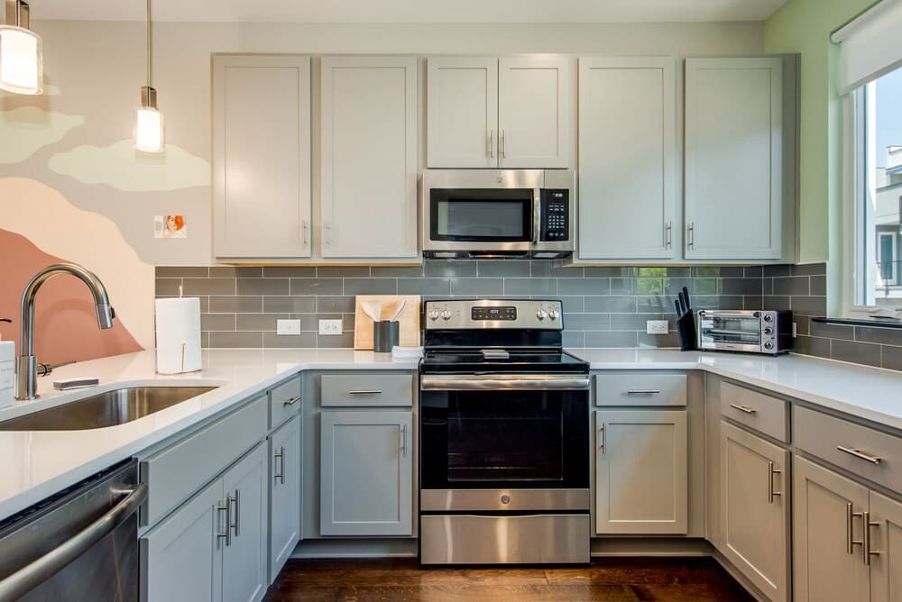 Artistic Modern 2BR 1.5BA Near Downtown ~ Balcony w/ City View