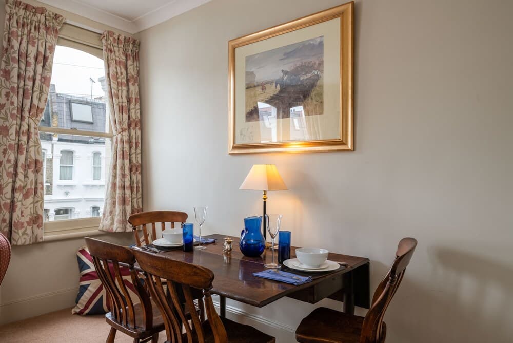 Traditional Fulham Home Close to the River Thames by Underthedoormat