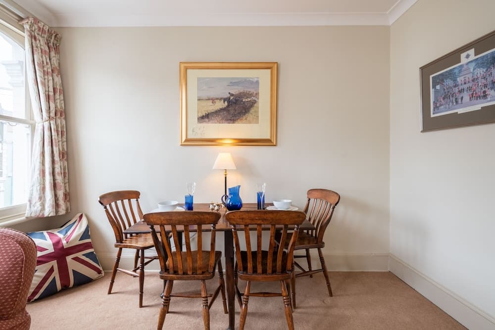 Traditional Fulham Home Close to the River Thames by Underthedoormat