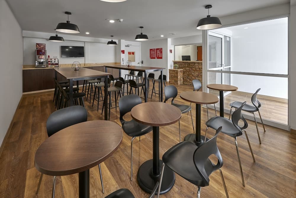 Extended Suites Monterrey Aeropuerto