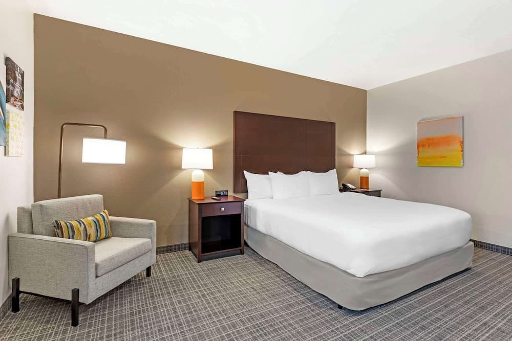 Comfort Inn & Suites Verona at Turning Stone Resort Casino