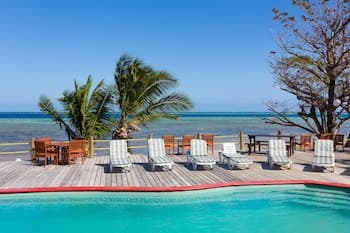 Funky Fish Beach & Surf Resort - Hostel