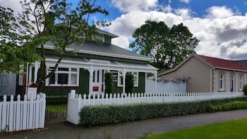 Designer Cottage B&B