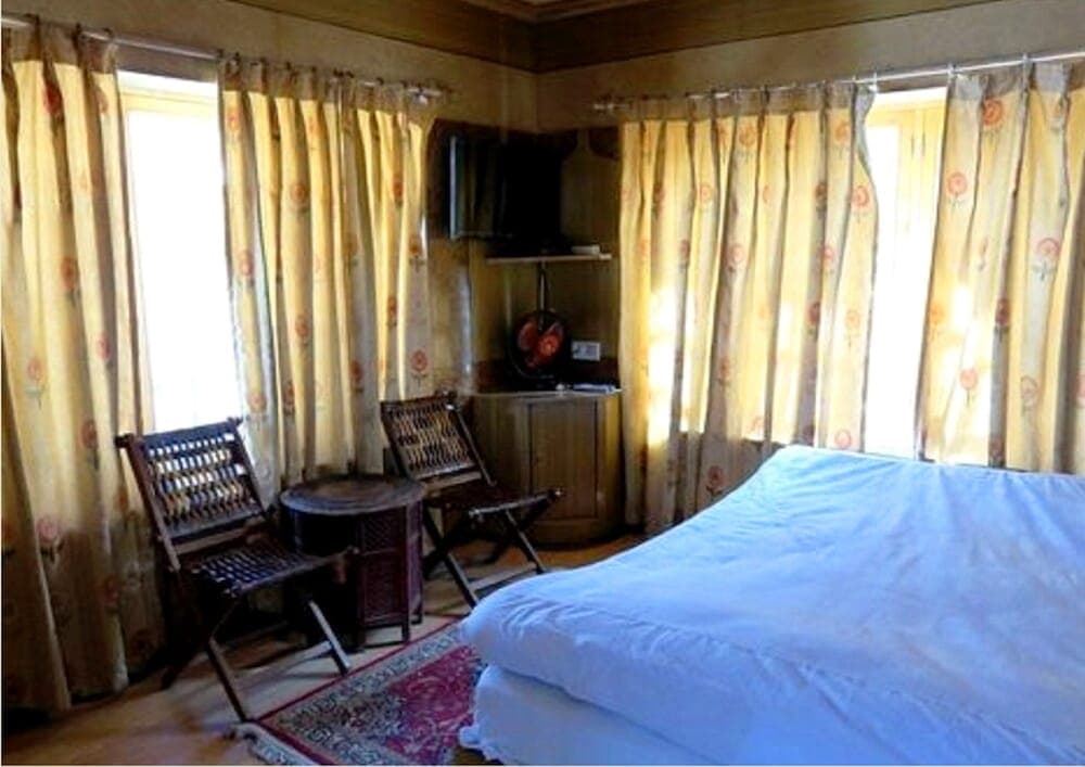 TIH Hotel Nezer Holiday Inn