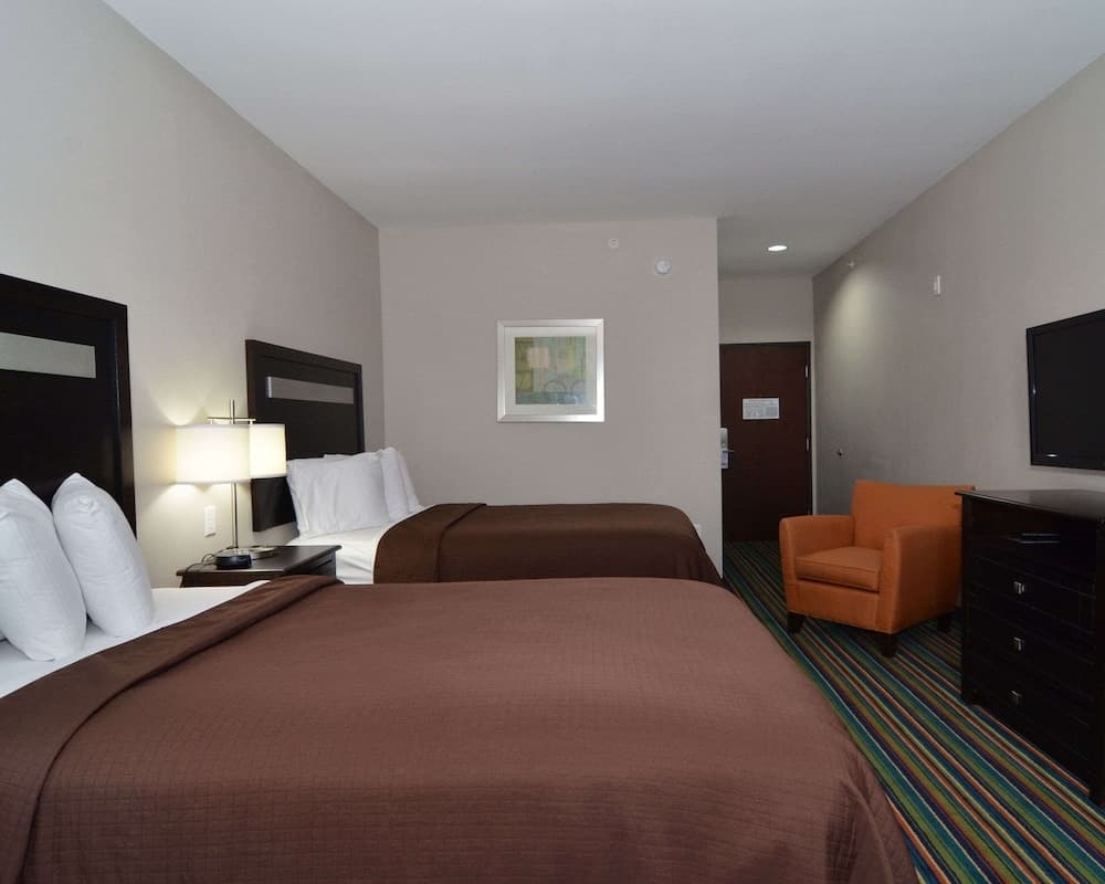 Quality Inn & Suites Kenedy - Karnes City