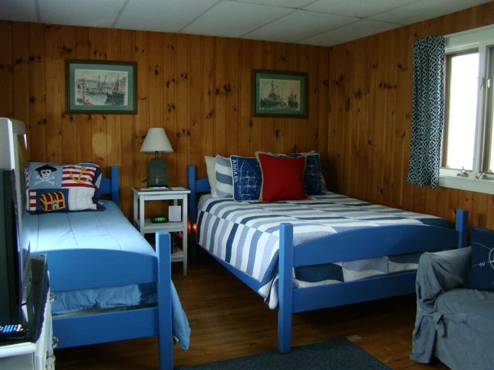 Bay Leaf Cottages & Bistro