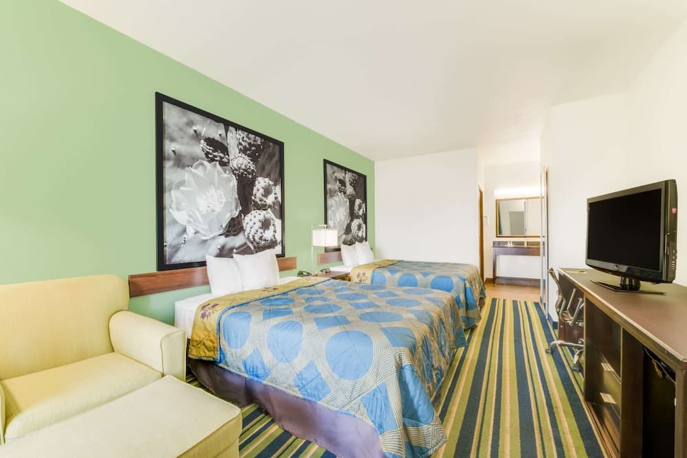 Super 8 by Wyndham Cotulla TX