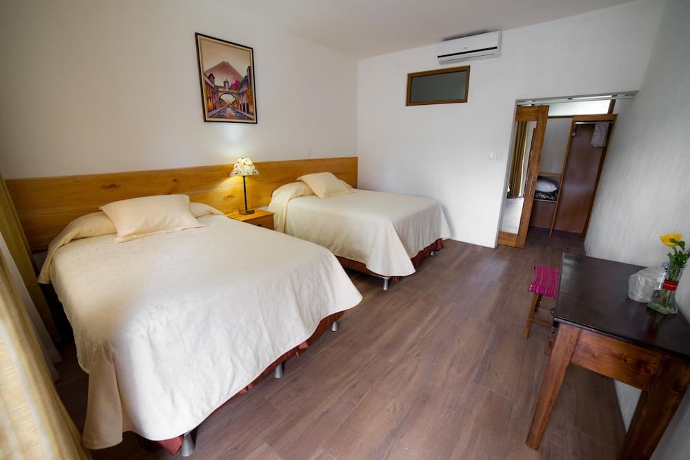 Hotel y Centro de Convenciones Jardines del Lago