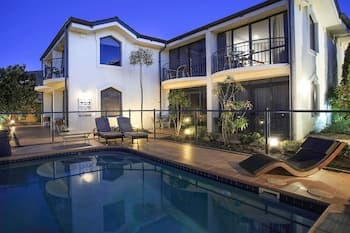 DeLorenzo's Studio Apartments