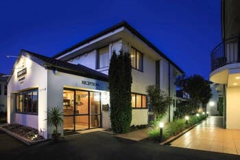 DeLorenzo's Studio Apartments