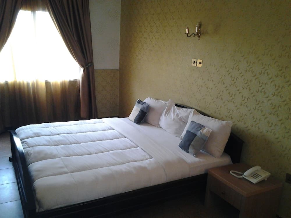 Thornberry Savannah Suite Hotel