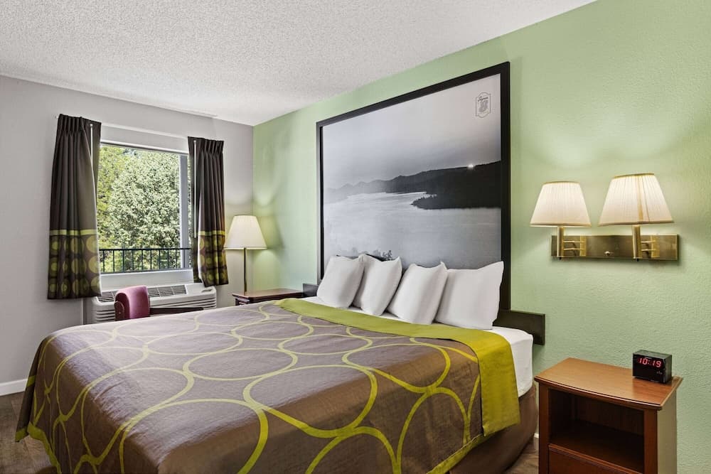 Super 8 by Wyndham Branson / Shepherd of the Hills Exwy