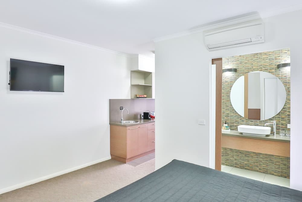 Indulge Apartments - Ontario