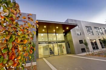 Indulge Apartments - Ontario