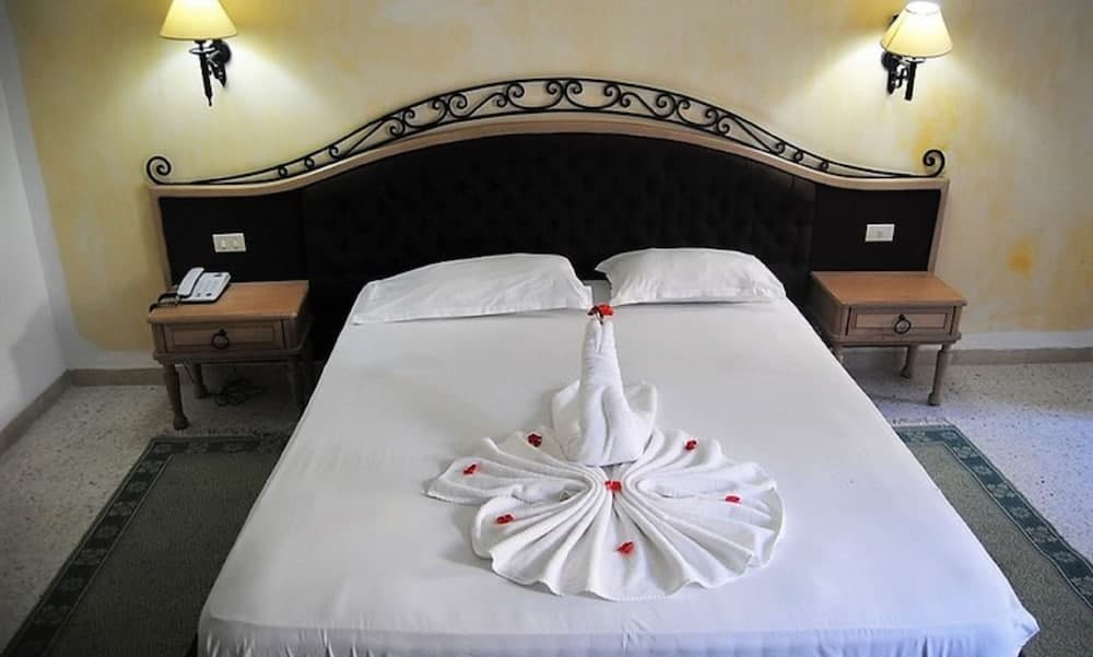 Palmyra Golden Beach Families and Couples