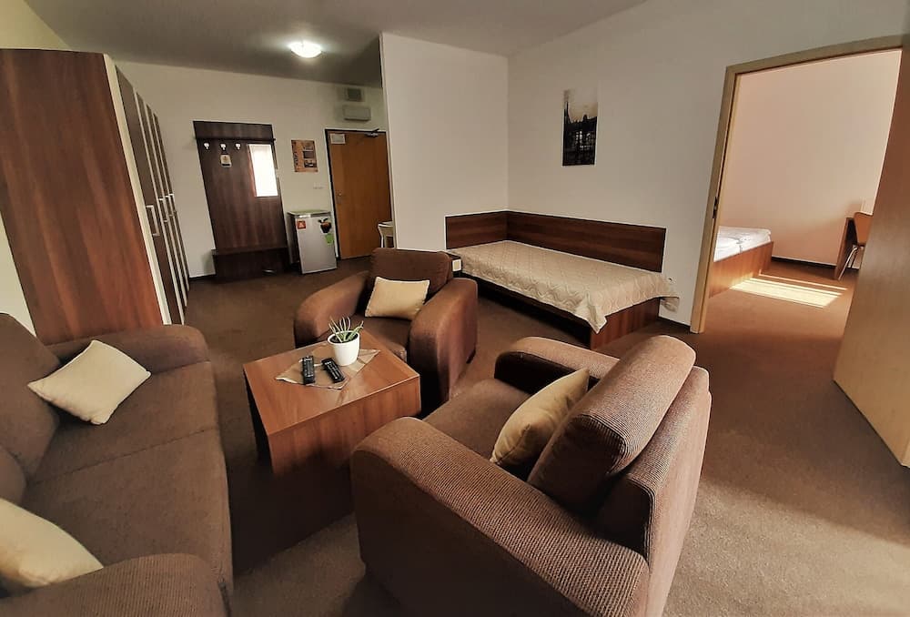 Melrose Apartments 2