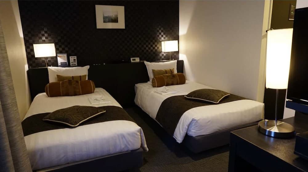 Hamilton Hotel Black