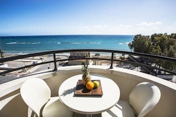 Pigeon Beach Hotel Apartments