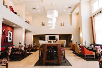 Hampton Inn & Suites Minot Airport