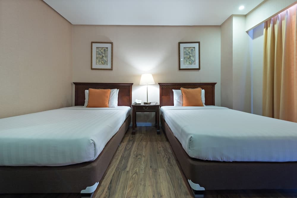 Court Meridian Hotel and Suites