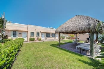 Hollywood Beach Flamingo