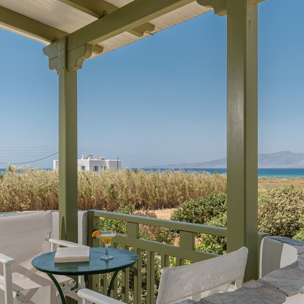 Studios Vrettos Beachfront Hotel