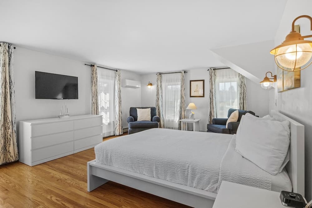 Eagle Wing Inn - Cape Cod