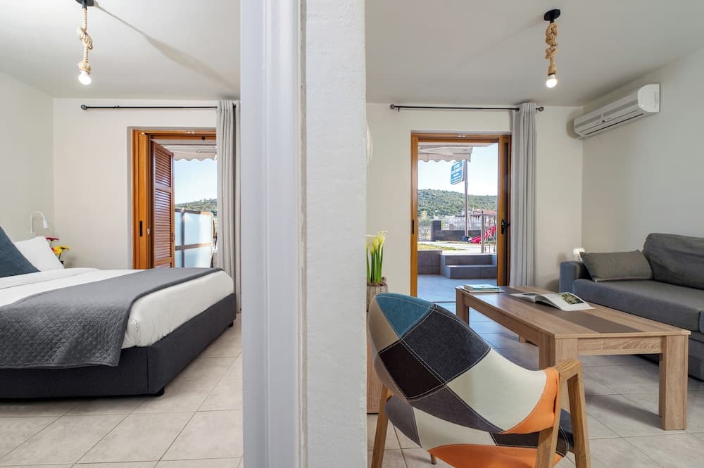 Stork Holiday Apartments - Garden & Sea View