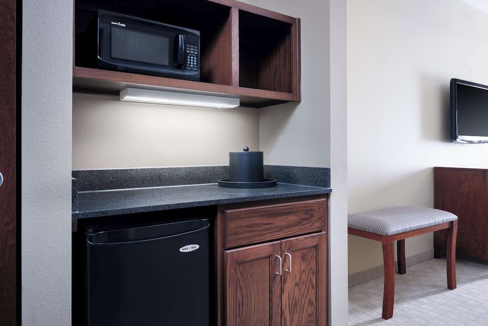 Green Mill Village Hotel & Suites, BW Signature Collection