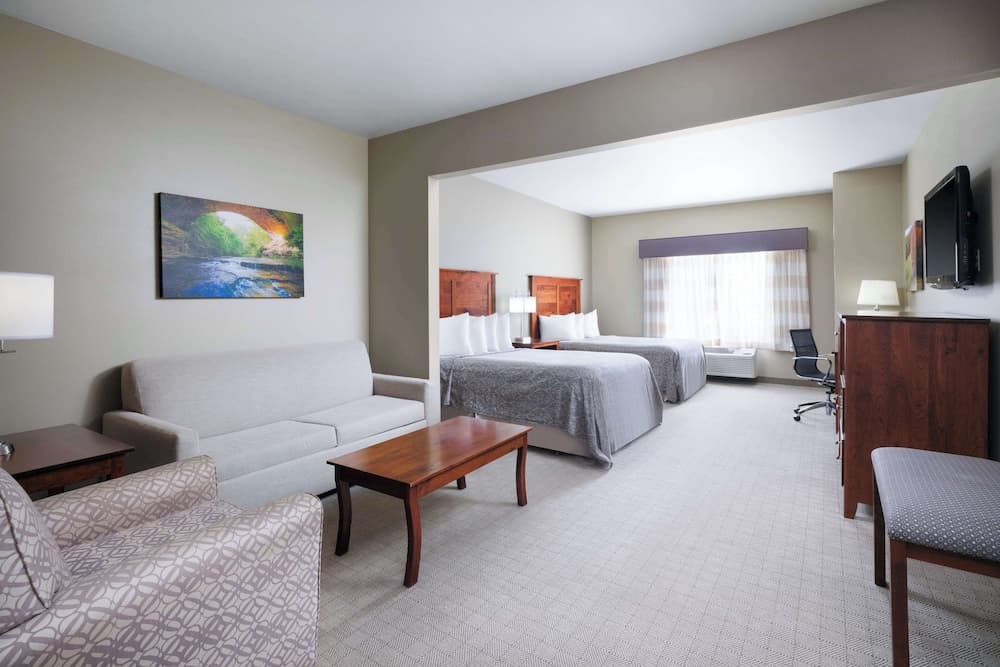 Green Mill Village Hotel & Suites, BW Signature Collection