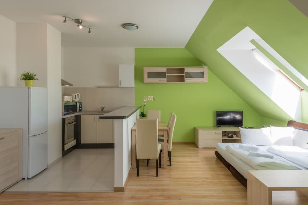 Corvin Plaza Apartments and Suites