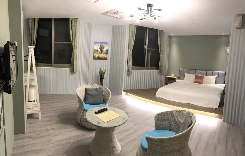 SunMoonLake Loft Inn