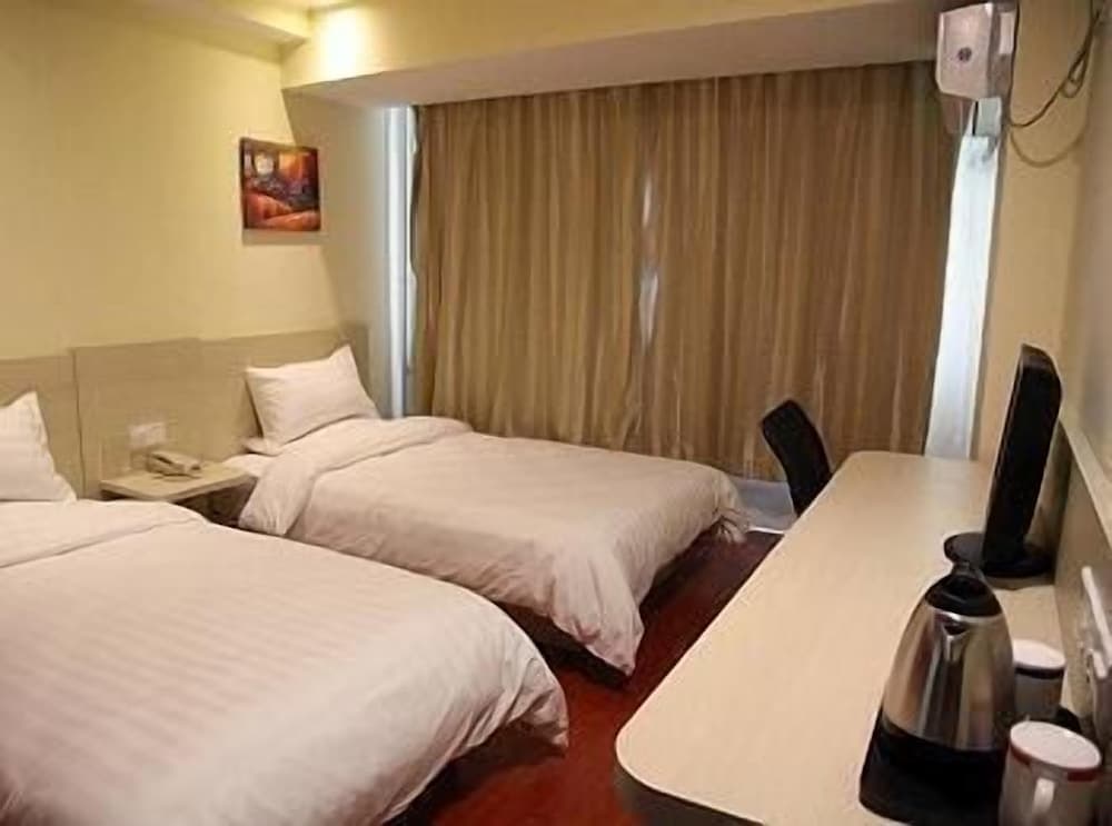 Hanting Express Dandong Train Station