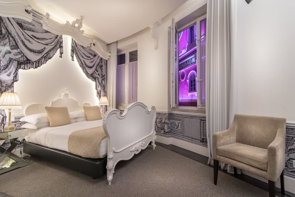 Teatro Boutique Rooms & Suites