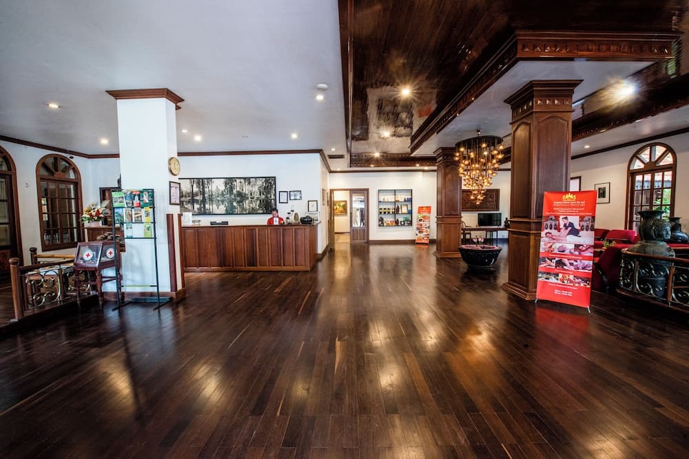 Royal Crown Hotel & Spa