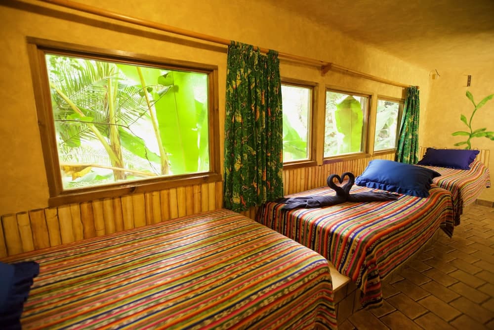 El Sano Banano Beachside Hotel