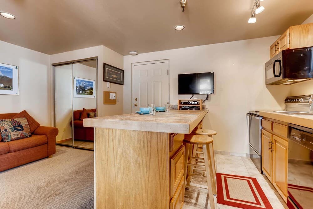 Tyra Lookout Condominiums by Ski Country Resorts