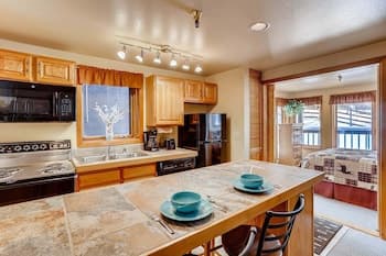 Tyra Lookout Condominiums by Ski Country Resorts