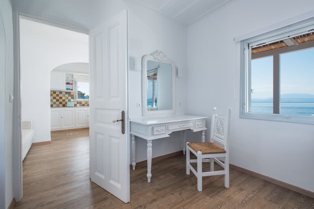 Bellevalia Hydra - Formerly Four Seasons Hydra