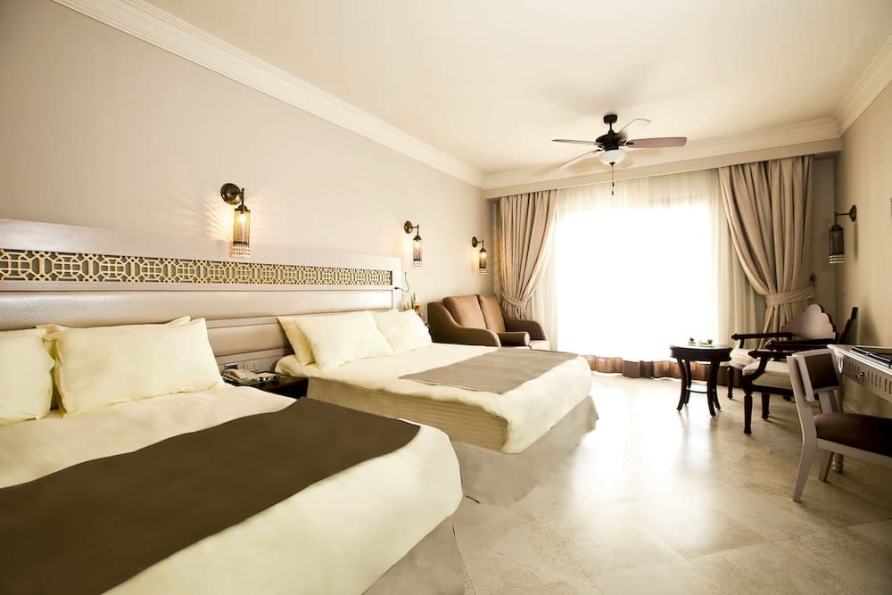 SUNRISE Arabian Beach Resort