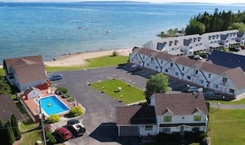 Bridge View Motel & Condo's