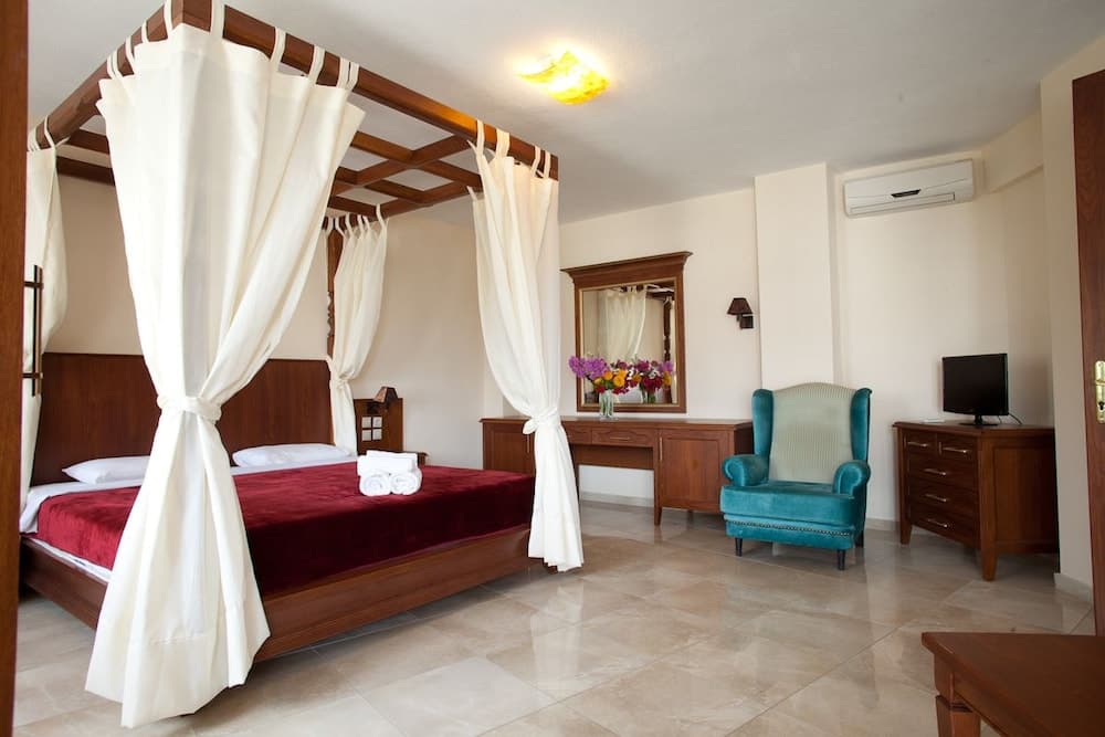 Toroni Blue Sea Hotel & Spa