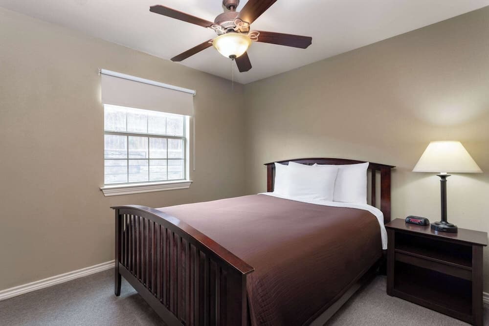 Eagle's Den Three Rivers Texas a Travelodge by Wyndham