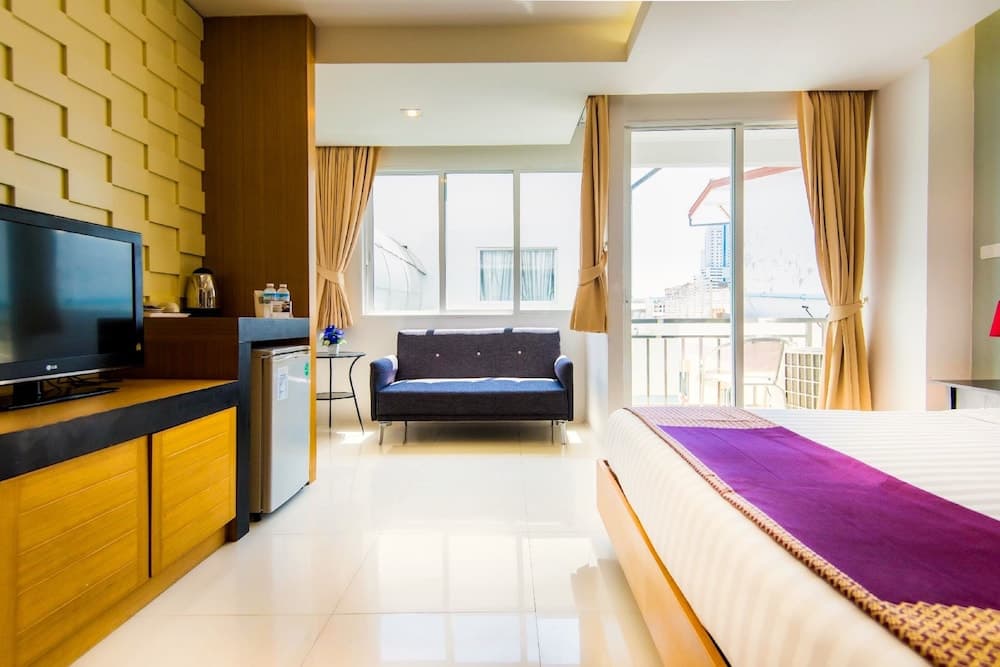 Hallo Patong Hotel & Restaurant