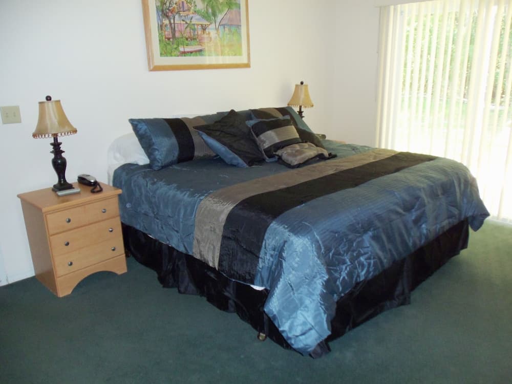 Florida Deluxe Villas, Condos, & Homes