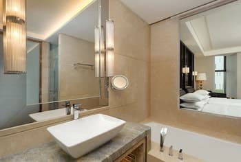 Sheraton Changchun Jingyuetan Hotel