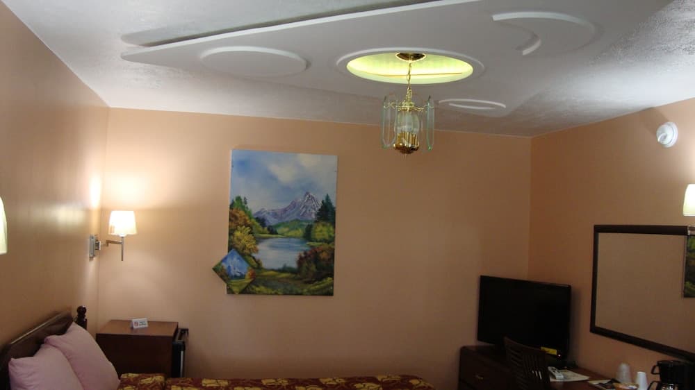 Pinconning Trail Inn Motel