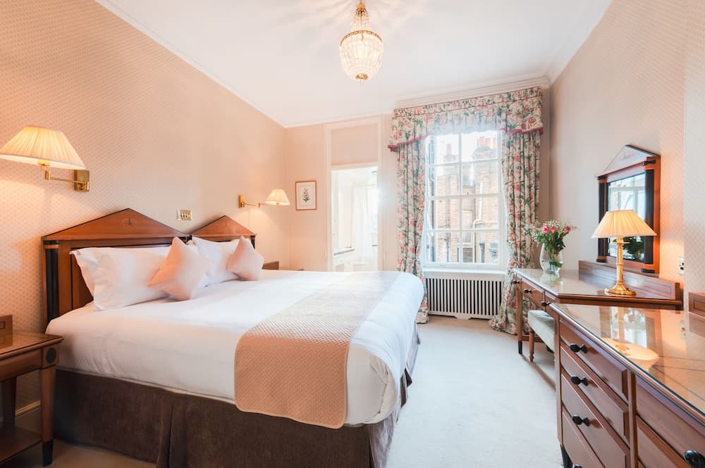 44 Curzon Street Apartments by Mansley