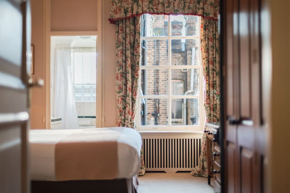 44 Curzon Street Apartments by Mansley